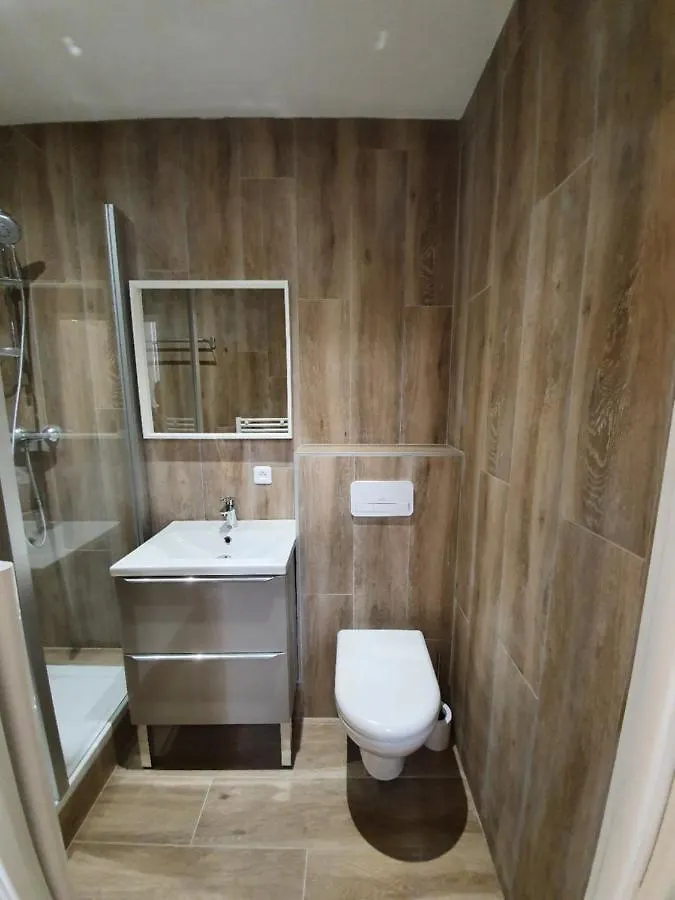 Apartment Joli Studio A Deux Pas De La Place Du Forum Arles