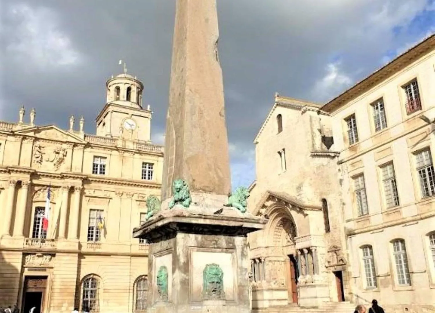 Joli Studio A Deux Pas De La Place Du Forum Arles France