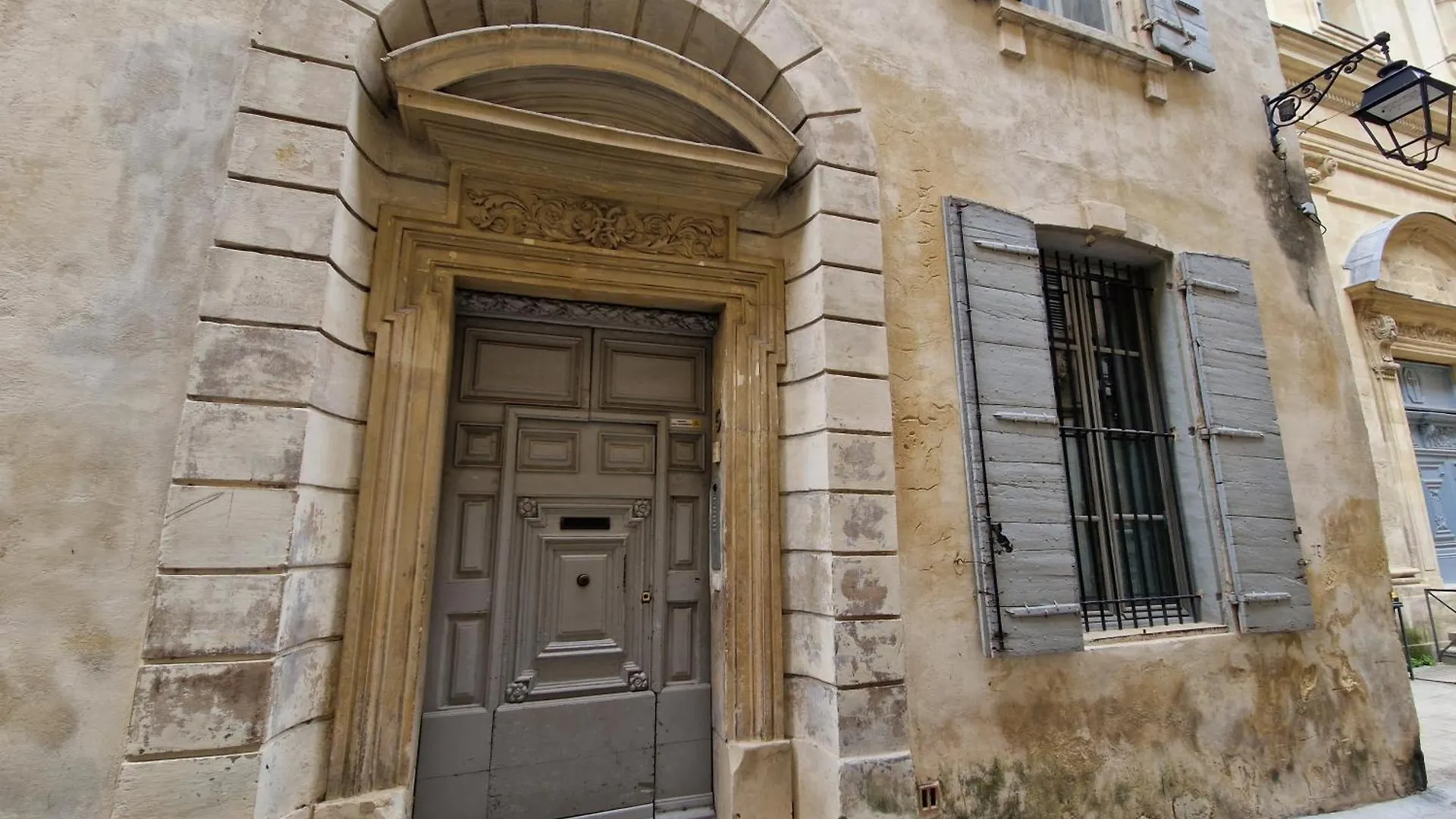 Apartment Joli Studio A Deux Pas De La Place Du Forum Arles