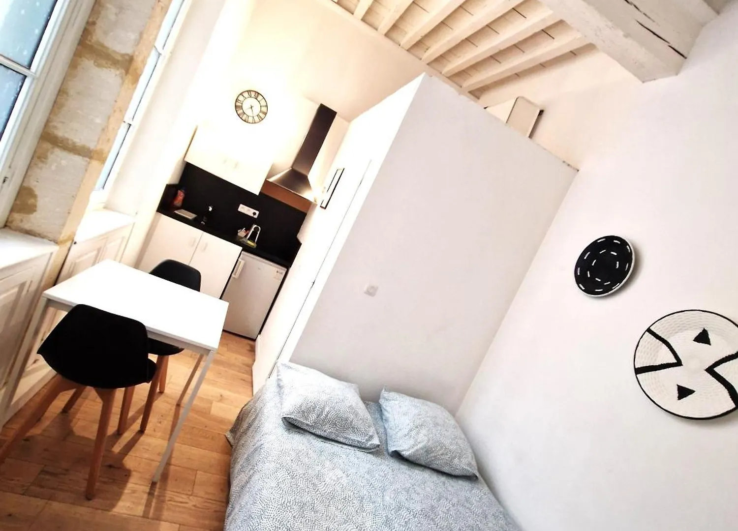 Joli Studio A Deux Pas De La Place Du Forum contacts